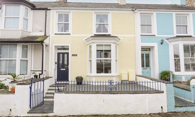 Borth-y-Gest Cabaña | HYFRYDLE, family friendly, country holiday cottage in Borth-Y-Gest