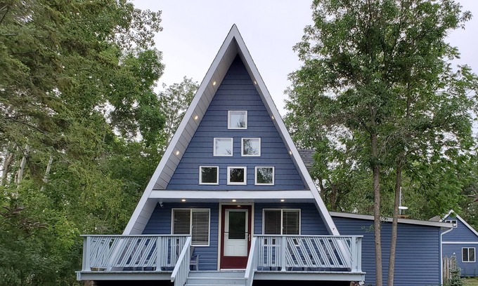 Arnes Cabaña | Iconic A-frame in Cottage Country, Steps Away From a Sandy Beach