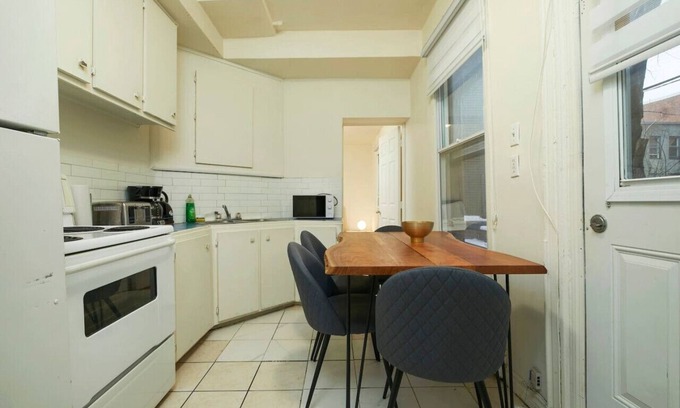 Latin Quarter Apartamento | Ideal 4BR Property in Downtown Montreal
