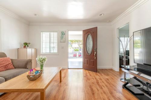 Alhambra Apartamento | Ideal 4BR2BA Home for Family Vacations