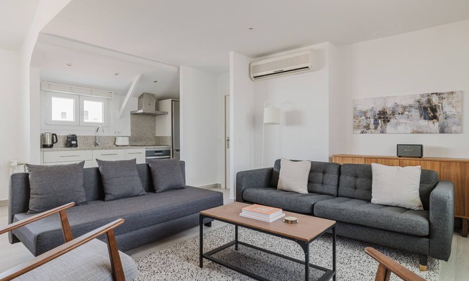 Castellana Apartamento | Ideal Chueca Justicia 2BR w/ Balcony, Elev & Doorman, by Blueground