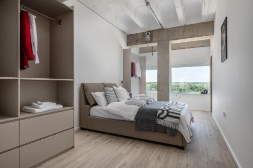 Central Milton Keynes Apartamento | Ideal for Corporate and Business stays with Free Parking Above MK Train Station