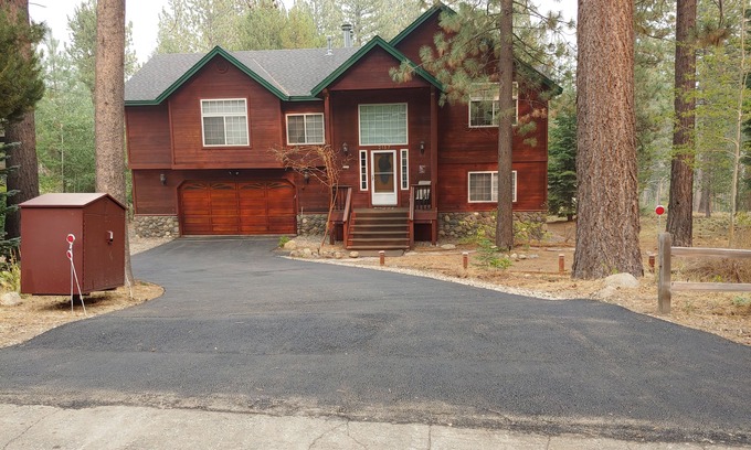 North Upper Truckee Casa | Ideal para escapadas familiares - Backs to National Forest - Bañera de hidromasaje, Wi-Fi y más