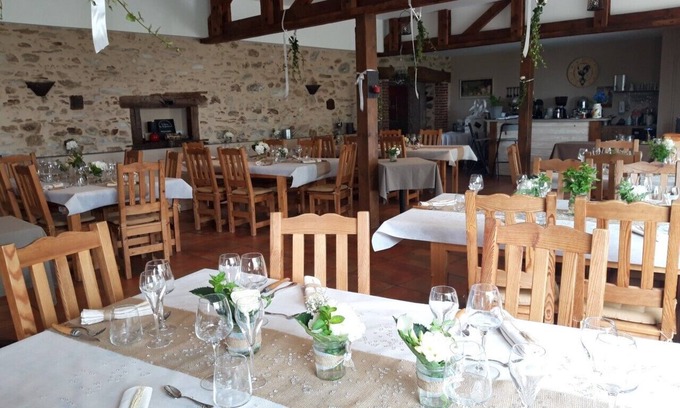 Vigeois Casa | Ideal location for meetings and receptions, sleeps 40