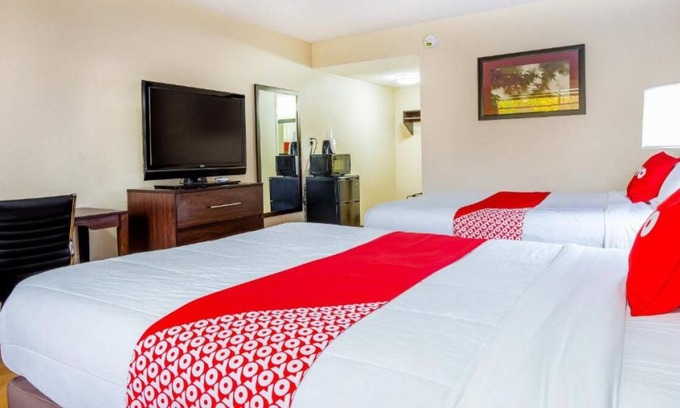Moline Casa | Ideal Mix of Comfort and Value! Free Parking, Near John Deere Pavilion