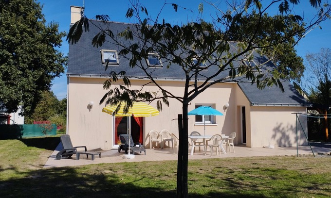 Ferel Casa | Ideal entorno y diseño para vacaciones familiares.