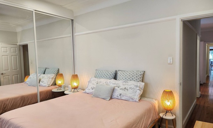 Willoughby Casa | Idyllic 4bedroom home in Willoughby. Direct access to park & playground.