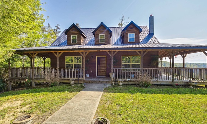 Saint Helens Cabina | Idyllic Beattyville Cabin Rental w/ Stunning Views