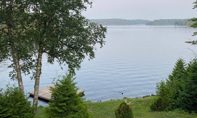 Highlands East Casa | Idyllic cottage for rent on Eels Lake in the Kawarthas. Amazing waterfront!