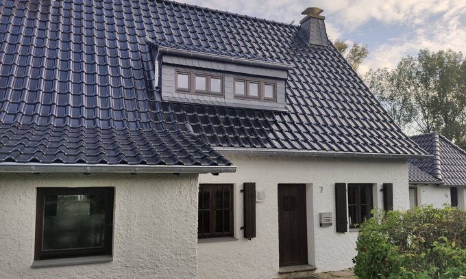 Kronenburg Casa | Idílico casa de vacaciones en el campo, con terraza y jardín de invierno