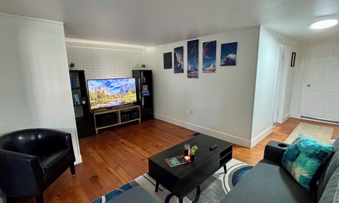 Derry Casa | Idyllic Small-Town Stay