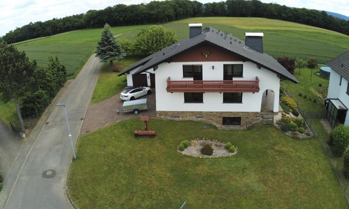 Hitzerode Villa | Idyllisches Ferienhaus “Werra Ausblick” am Meißner