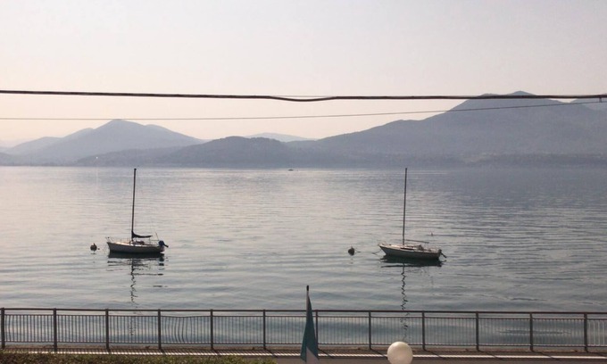 Oggebbio Apartamento | Casa de vacaciones "Il Gatto Nero" con una espléndida vista del lago Maggiore
