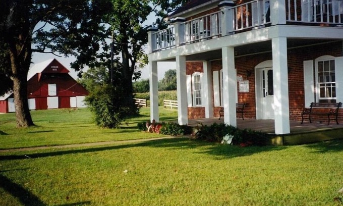 Akin Otro | Illinois Historic Cross Home/Barn/Fishing/Hiking/ATV McLeansboro
