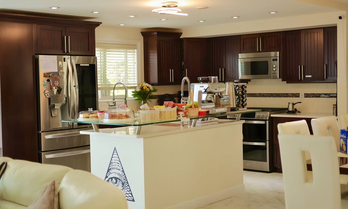 Langford Casa | Illuminati Guest House