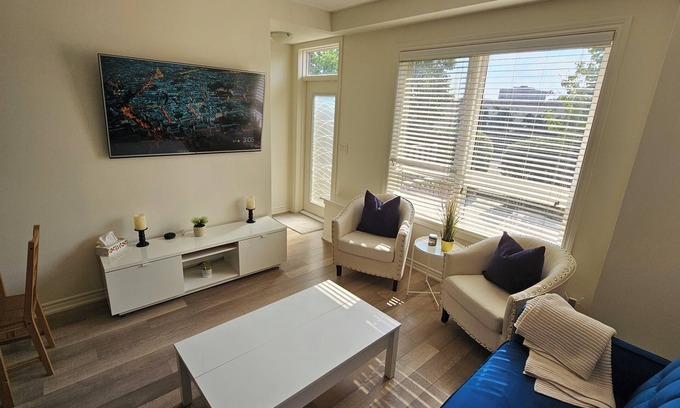 Earlscourt Casa | Immaculate 2 bedroom townhouse available in Toronto!