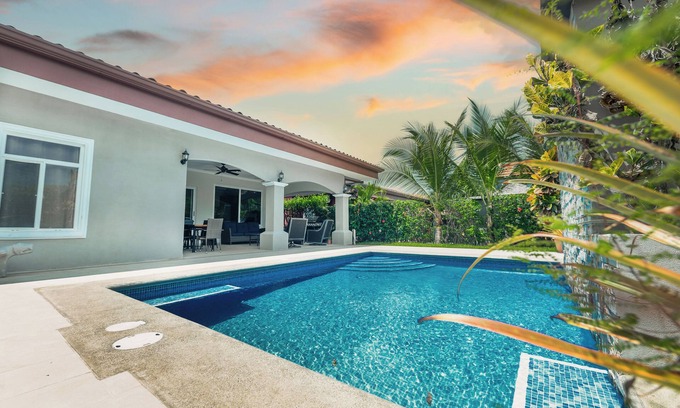 Esterillos Oeste Villa | This villa is a 3 bedroom(s), 2 bathrooms, located in Bejuco, Puntarenas Province.