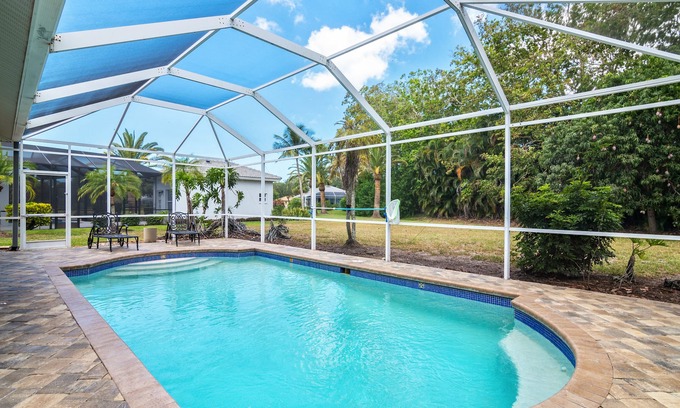 Bonita Springs Casa | Immaculate 3bd home with private inground pool
