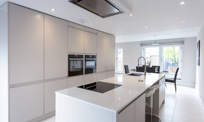 Windsor Casa | Immaculate Central Windsor Town House