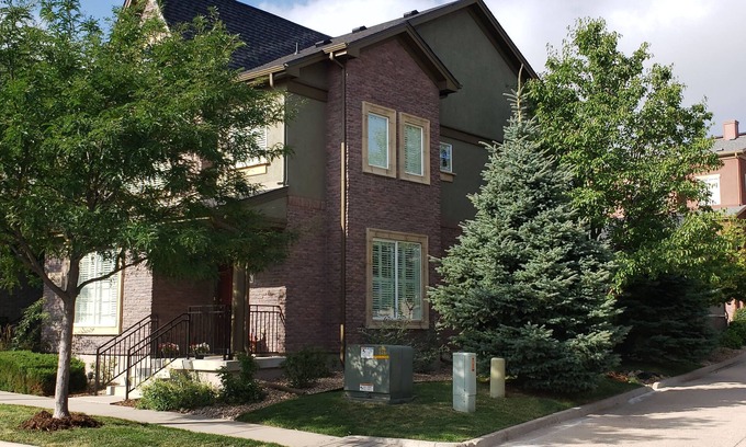 Westridge Casa | Inmaculada, totalmente amueblada Brownstone's Town Home de gran tamaño en Highlands Ranch