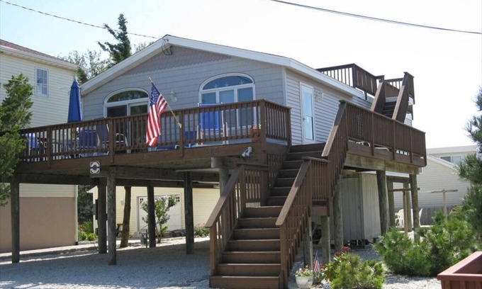 Surf City Casa | Immaculate raised ranch style home located on the bayside in Surf City