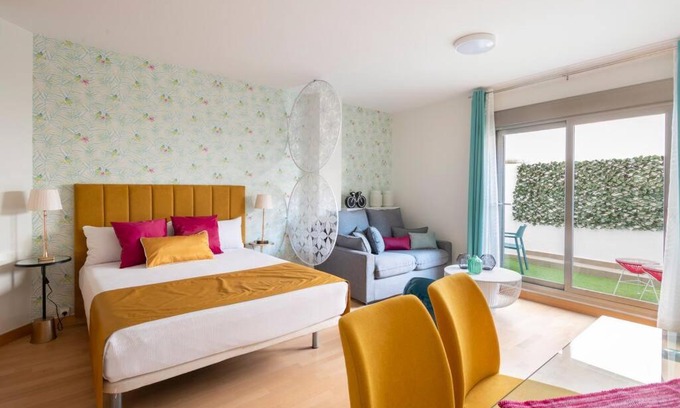 El Molinillo Apartamento | Impecable estudio con Terraza, Un sueño!