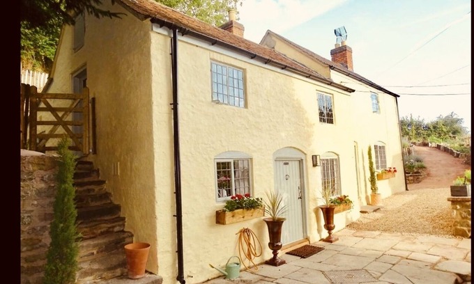 Longhope Cabaña | Impeccable 3-Bed 17th Century Luxury Cottage