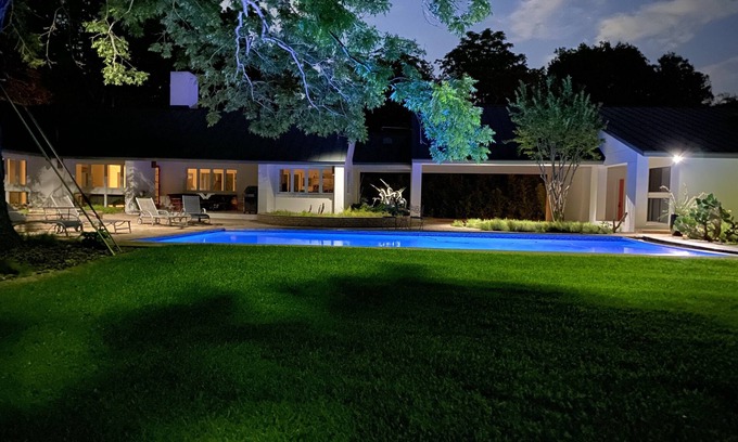 East Pyron Casa | Hermosa Retiro Contemporáneo en el río San Antonio y Mission Trail