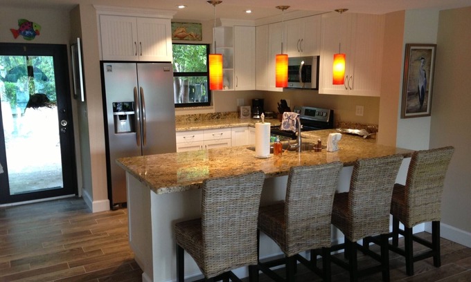 Key Largo Casa | Remodelado con vista al agua, playa de arena y deslizamiento de 31 '. ¡Abril o mayo de 2020 disponibles!