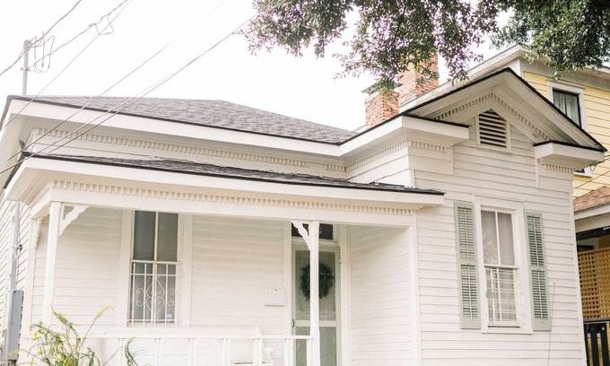 Midtown Casa | In the Heart of Savannah's Starland District /3 Bedroom Bungalow. Pet Friendly!