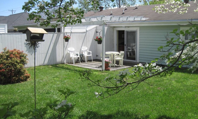 Lewes Casa | Dentro de la ciudad ubicación Lewes es playas tiendas, museos, parques, bahía y el océano cerca.