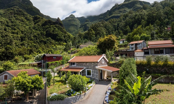 Sao Vicente Villa | In tranquil countryside, Casa Hortensia