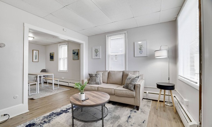 Wilkes-Barre Apartamento | In Unit W&D Free Parking Fast Wifi 5 Min Downtown