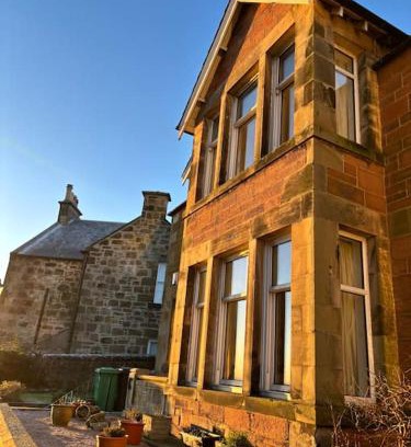 Burntisland Casa | Inchview Beachfront with Log Fire near Edinburgh