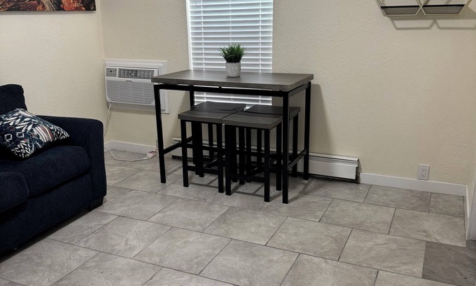 West Colorado Springs Apartamento | Charming 1-bedroom apartment in gorgeous Colorado Springs with AC