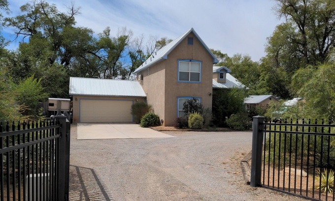 Alamedan Valley Casa | Incredible furnished 3 BD house 30 day min stay