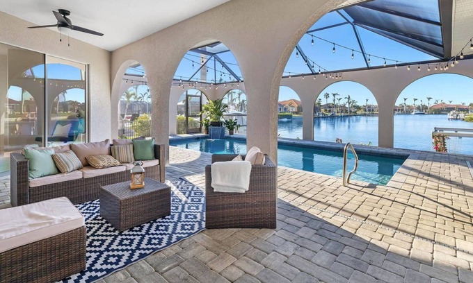 Punta Gorda Casa | 🥇 Incredible 2bd villa overlooking the canal (CH977)