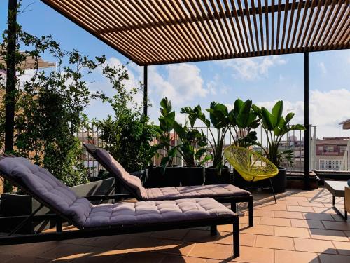 Sant Antoni Apartamento | Incredible 2BR Penthouse with Urban Rooftop Garden