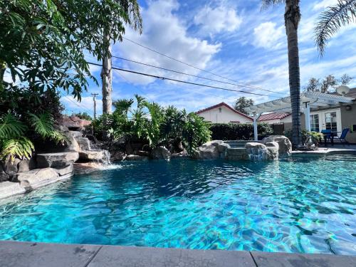 Hermosa Village Casa | Incredible 5 Bedroom, 4 Bath, Rock Pool & Jacuzzi Home, 1/2 Mile Walk To Disney