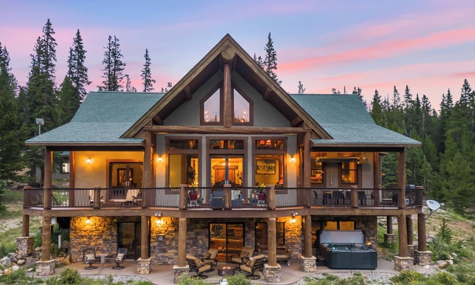 Fairplay Casa | Incredible Mountain Getaway Hot Tub, Pool Table, Hot Springs, Moose sightings