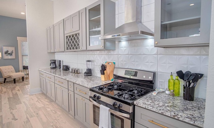 Near East Side Casa | Incredible New 3BR 2BA Near Downtown