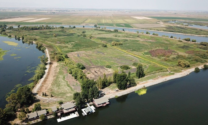 San Joaquin County Cabina | Incredible Private Island Retreat on 85 Acres