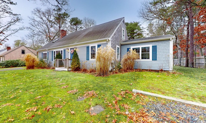 New Seabury Casa | Incredibly spacious home with games, bikes, kayaks, firepit & amazing yard
