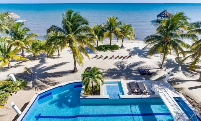 Plantation Villa | INCREDIBLY SPACIOUS PRIVATE BEACHFRONT VILLA WITH POOL AND KAYAKS