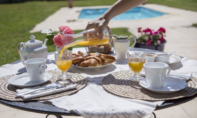 Castelnau-de-Mandailles Cama Y Desayuno | La Source Gilhodes - La gentiane habitación independiente con piscina