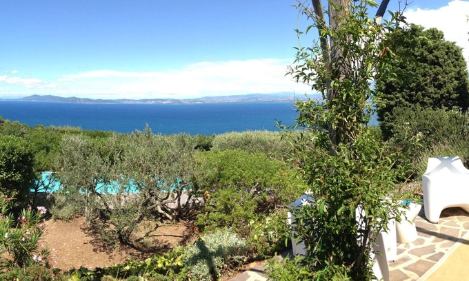 Monte Argentario Villa | Villa independiente con vistas al mar a 180 grados de Ansedonia en la isla de Elba