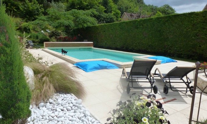 Carlux Casa | Casa independiente con piscina climatizada en un poblado del Périgord negro