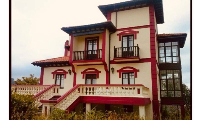 Bárcena de Cicero Chalet De Esquí | Chalet indiano entre las playas de Laredo y Santoña