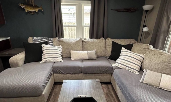 Vernon County Casa | Indoor Fish Cleaning - Darts - Poker - Newly Remodeled