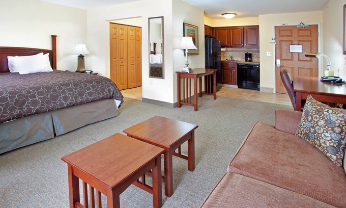 Simonton Lake Apartamento | Indoor Pool + Free Wi-Fi, Free Breakfast | Only 20 Minutes from the University of Notre Dame